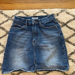 𝅺billabong denim mini skirt size 24